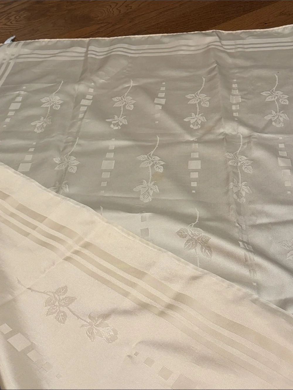 Elegant light peach Floral vintage tablecloth. 69x54